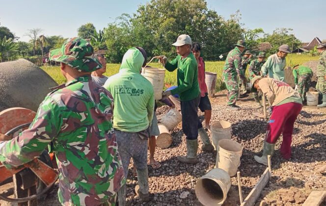 
					Libur Nasional Jadi Momen Warga Kauman dan Satgas TMMD Percepat Pengecoran Jalan