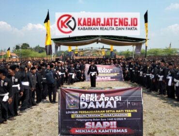 Sebanyak 5.000 warga PSHT Cabang Sragen, Pusat Madiun, mengikuti deklarasi damai di Padepokan PSHT Desa Patihan, Sidoharjo, Minggu (24/5/2026), menjelang Bulan Suro 2026.Foto: Istimewa