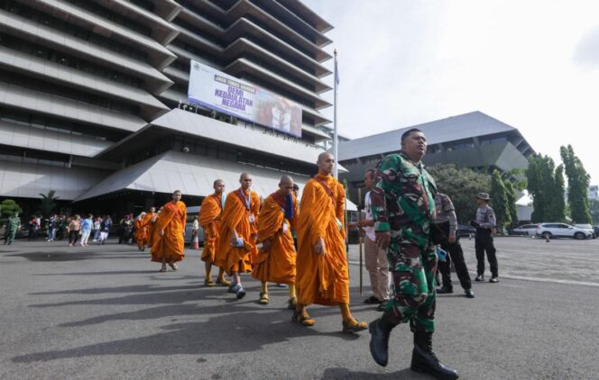 
					Langkah Damai Tudong 2026, Bikkhu Nusantara Jalan Kaki dari Jepara Sambut Waisak di Borobudur