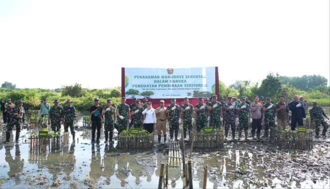 
					TNI AD dan Warga Kendal Kompak Hijaukan Kawasan Pesisir