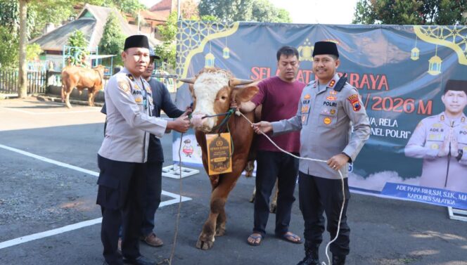 
					Idul Adha 1447 H, Polres Salatiga Bagikan Hewan Kurban untuk Warga dan Ponpes