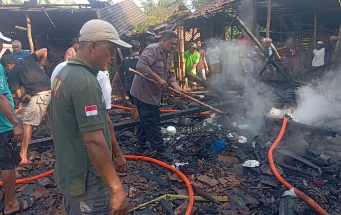 
					Diduga Korsleting Listrik, Rumah Kayu Jati di Kedungtuban Blora Ludes Terbakar