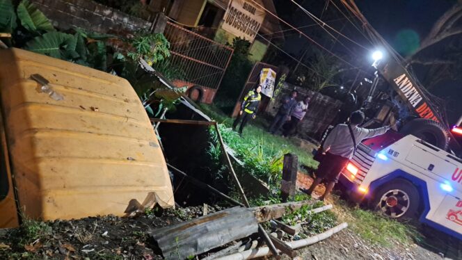
					Diduga Rem Blong, Truk Tangki Minyak Goreng Kecelakaan di Turunan Bawen, Satu Orang Tewas