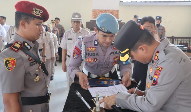 
					Sertijab Kasatreskrim dan Kapolsek Kebonagung, Kapolres Usung Semangat WALI