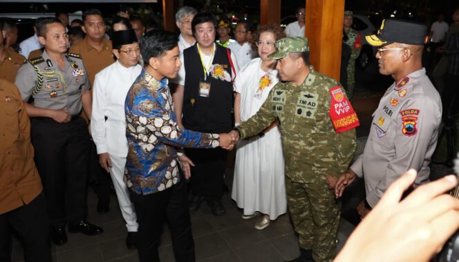 
					Kasdam IV/Diponegoro Hadiri Waisak 2570 BE di Borobudur, Dukung Terciptanya Perayaan yang Aman dan Khidmat