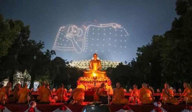 
					2.570 Lentera Waisak Terangi Langit Borobudur, Simbol Perdamaian dan Persatuan Bangsa