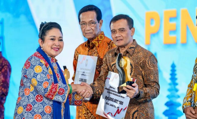 
					Jateng Sabet Penghargaan Pengendalian Inflasi Terbaik Nasional, Ahmad Luthfi Tekankan Sinergi hingga Tingkat Desa