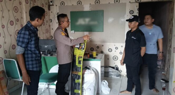 
					Polisi Gagalkan Pengiriman Senjata Tajam Lewat Paket Online, Empat Pemuda Diamankan di Kudus