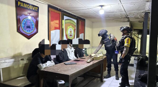 
					Tim Sparta Polresta Surakarta Tertibkan Delapan Pemuda yang Pesta Miras di Kawasan Tirtonadi