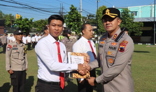 
					Belasan Personel Terima Penghargaan, Kapolres Boyolali Tekankan Budaya Prestasi di Lingkungan Kepolisian