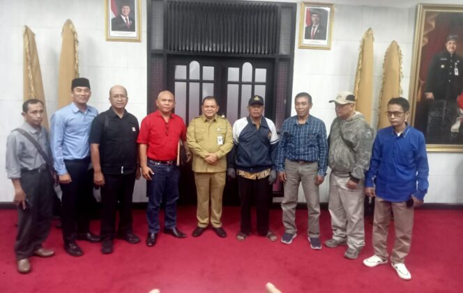 
					Warga Candirejo Ungaran Barat Temui Bupati Ngesti, Soroti Sejumlah Persoalan Tata Kelola Kelurahan