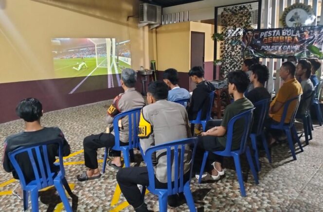
					Polres Kudus Fasilitasi Nobar Piala Dunia 2026, Warga Nikmati Pertandingan Gratis Bersama Polisi