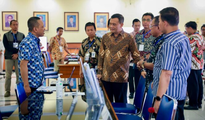 
					Tinjau Posko SPMB, Ahmad Luthfi Pastikan Penerimaan Siswa Baru Berjalan Adil dan Transparan
