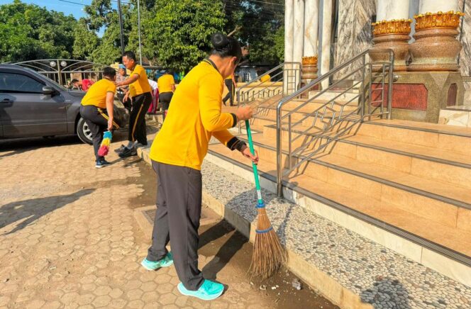 
					Sambut Hari Bhayangkara ke-80, Polres Jepara Perkuat Kedekatan dengan Warga Lewat Bakti Sosial di Rumah Ibadah