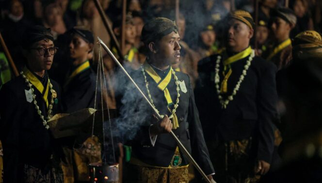 
					Ribuan Warga Saksikan Kirab 1 Sura Mangkunegaran, Tradisi Budaya Dinilai Jadi Penggerak Ekonomi Daerah