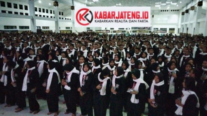 
					Ribuan warga PSHT mengikuti kegiatan persiapan pengesahan warga baru di Padepokan PSHT Cabang Sragen Pusat Madiun.Foto: DOK Humas Sriyadi/Istimewa