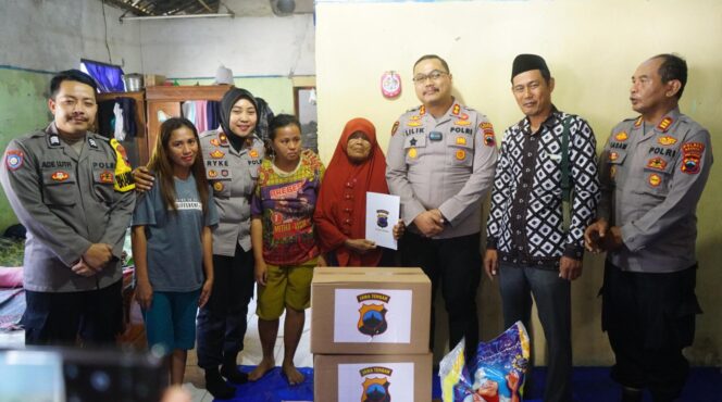 
					Aksi Berani Gagalkan Pencurian Rp3,6 Miliar, Penjaga Parkir di Brebes Dapat Apresiasi Kapolres