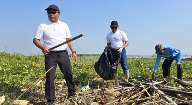
					Bandara Ahmad Yani Semarang Gelar Aksi Bersih Pantai dan Pantau Ribuan Mangrove di Mangunharjo