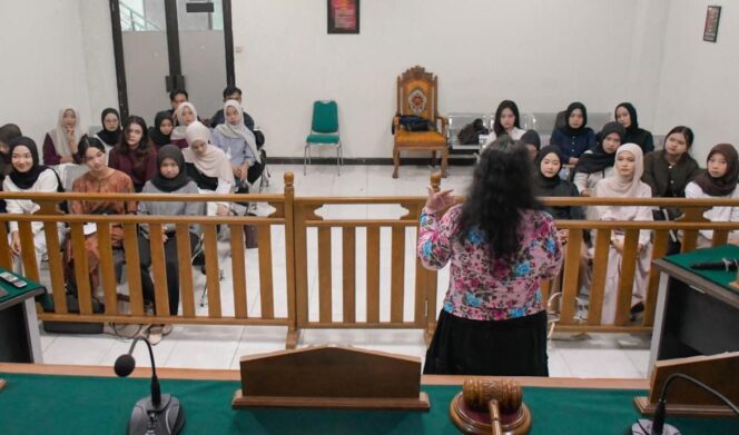 
					Bawaslu Kota Semarang Bekali Mahasiswa FH UPGRIS Keterampilan Penyelesaian Sengketa Pemilu