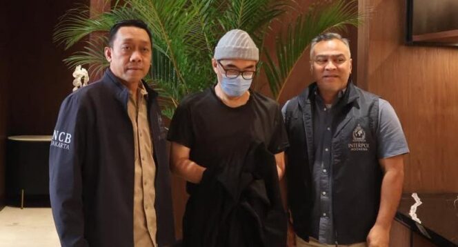 
					Polri Sukses Ekstradisi Buronan Interpol dari Maroko, Tersangka Kasus Kresna Life Dipulangkan