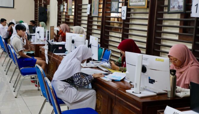 
					SPMB Jateng 2026 Tuntas, Lebih dari 228 Ribu Siswa Lolos ke SMA dan SMK Negeri