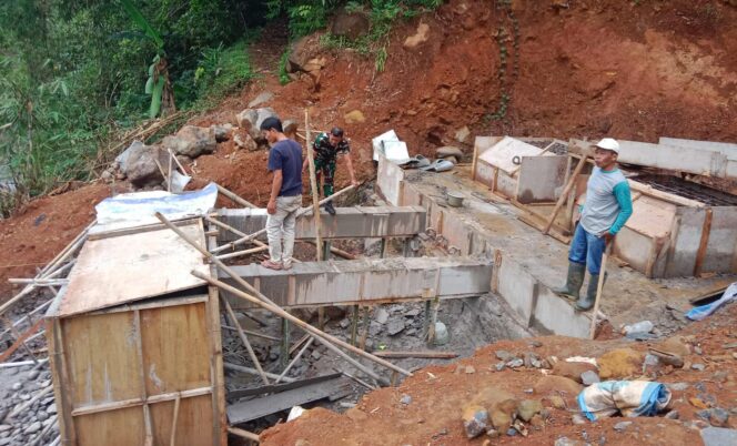 
					Semangat Gotong Royong Warnai Pembangunan Jembatan Garuda di Tambahrejo