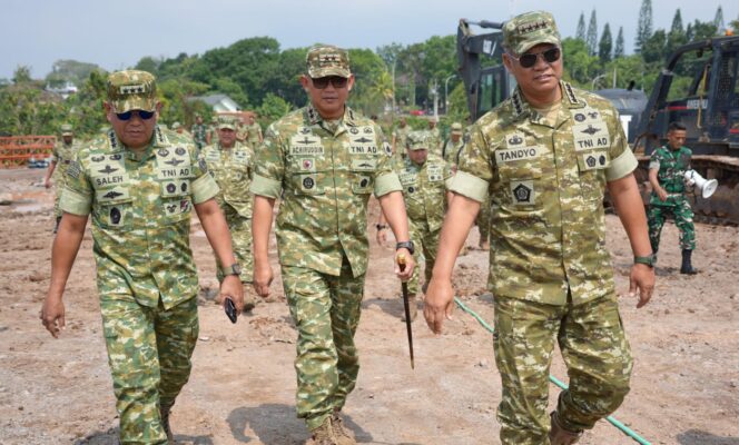 
					Wakil Panglima TNI Tinjau Infrastruktur Satuan dan Situs Bersejarah dalam Kunjungan Kerja ke Jawa Tengah