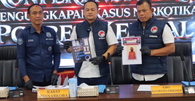 
					Satresnarkoba Polres Kendal Bongkar Peredaran 50 Gram Sabu, Seorang Kurir Ditangkap di Cepiring