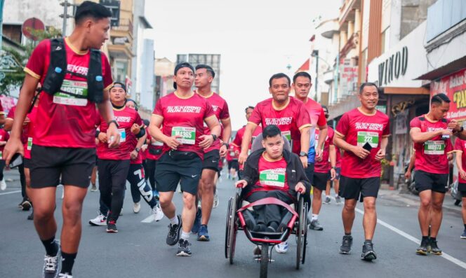 
					Ahmad Luthfi Dorong Kursi Roda Putranya di Soekarno Run 2026, Gaungkan Semangat Kesetaraan