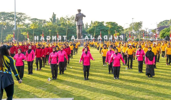 
					Semarak Hari Bhayangkara ke-80, Polda Jateng Perkuat Soliditas Melalui Olahraga Bersama