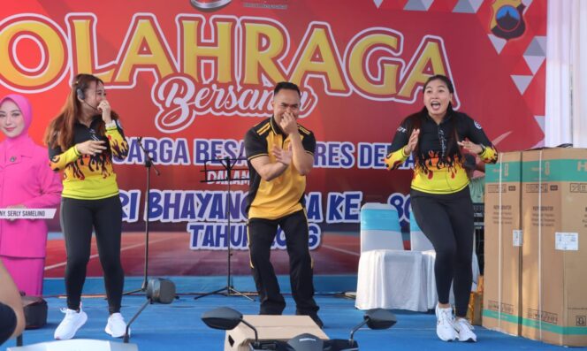 
					Hari Bhayangkara ke-80, Polres Demak Perkuat Kedekatan dengan Masyarakat Lewat Senam Bersama dan Bazar UMKM