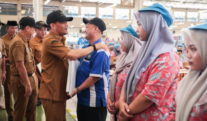 
					BLT DBHCHT Mulai Disalurkan, 85 Ribu Buruh Tembakau di Jateng Terima Bantuan Rp600 Ribu