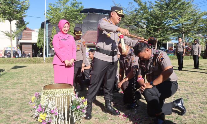 
					74 Personel Polres Demak Naik Pangkat, Kapolres Ingatkan Amanah dan Tanggung Jawab Makin Besar