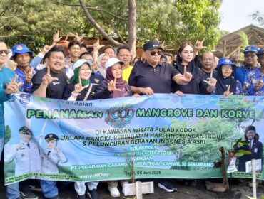 Dalam peringatan Hari Lingkungan Hidup Sedunia 2026, PT Pegadaian Kanwil XI Semarang menyalurkan 1.000 tanaman mangrove dan 500 tanaman urban farming di Pantai Kodok, Kota Tegal.