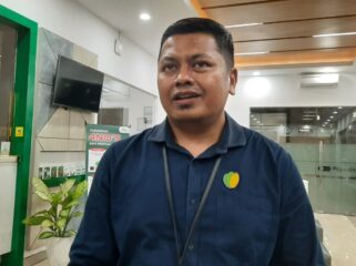 Pelemahan nilai tukar rupiah terhadap dolar AS mendorong peningkatan minat masyarakat Semarang terhadap investasi emas.