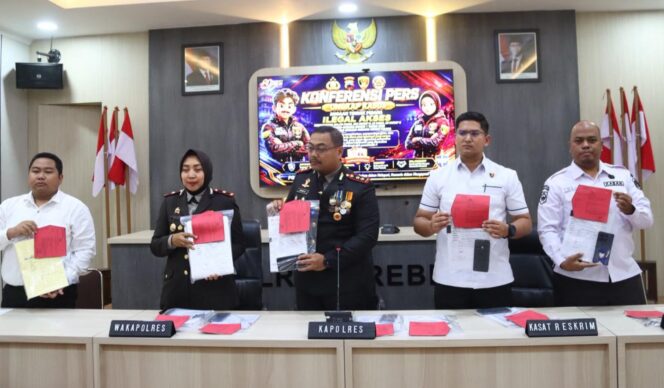 
					Polisi Ungkap Dugaan Manipulasi Absensi ASN di Brebes, Sembilan Pegawai Resmi Jadi Tersangka