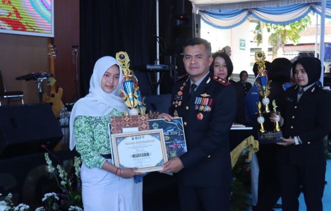 
					Hari Bhayangkara ke-80, Polres Boyolali Salurkan Beasiswa dan Berikan Apresiasi bagi Pelajar Berprestasi