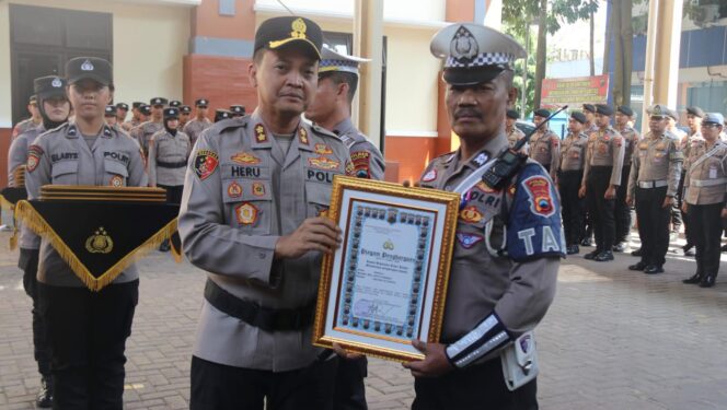
					Personel Berprestasi Terima Penghargaan, Kapolres Kudus Apresiasi Dedikasi Anggota