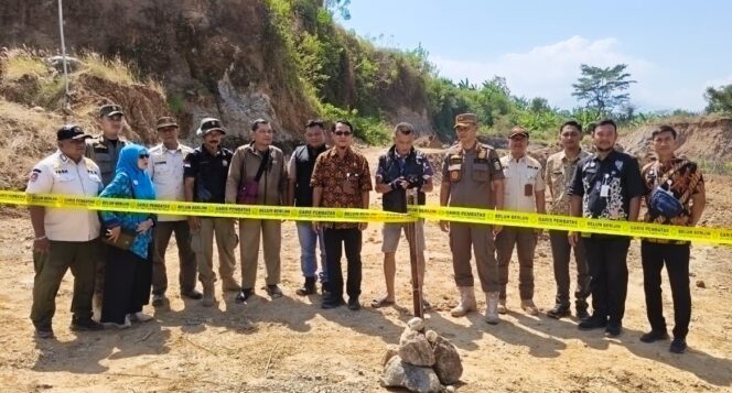 
					Aktivitas Galian C di Desa Rajekwesi Mayong Dihentikan, Diduga Langgar Kesepakatan dan Aturan Tata Ruang