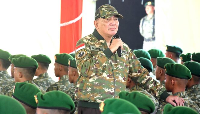 
					Kunjungi Yonif TP 937/Satria Kalijaga, Menhan Tekankan Prajurit Harus Tangguh dan Dekat dengan Masyarakat