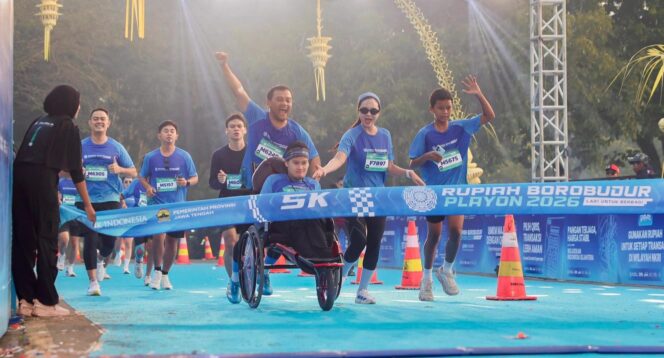 
					Ahmad Luthfi Dorong Kursi Roda Putranya Hingga Garis Finis di Rupiah Borobudur Playon 2026