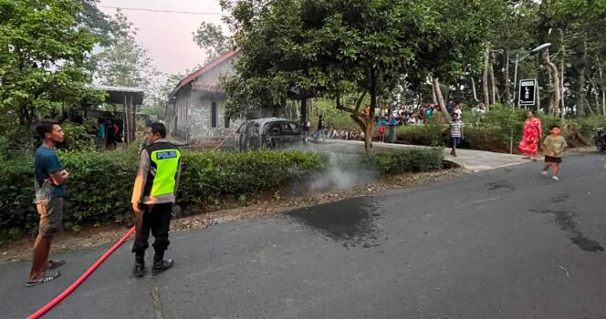
					Respons Cepat Polsek Karanggede Tangani Kebakaran Mobil di Bengkel Las Boyolali