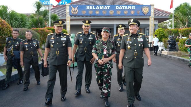 
					Pangdam IV/Diponegoro Dampingi Kasad Berikan Pembekalan Taruna Akmil, Perkuat Kesiapan Perwira Masa Depan