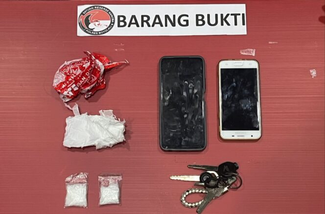 
					Satresnarkoba Polres Boyolali Amankan Dua Terduga Pengedar Sabu, Barang Bukti 10,04 Gram Disita