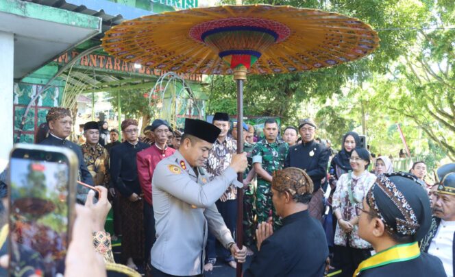 
					Kapolres Boyolali Pantau Tradisi Buka Luwur dan Sadranan di Makam Syeh Maulana Ibrahim Magribi