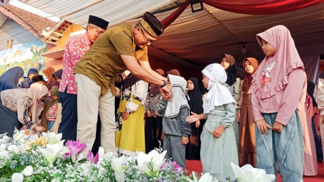 
					Perkuat Kepedulian Sosial, Kalijurang Bersholawat dan Santuni 95 Anak Yatim-Piatu