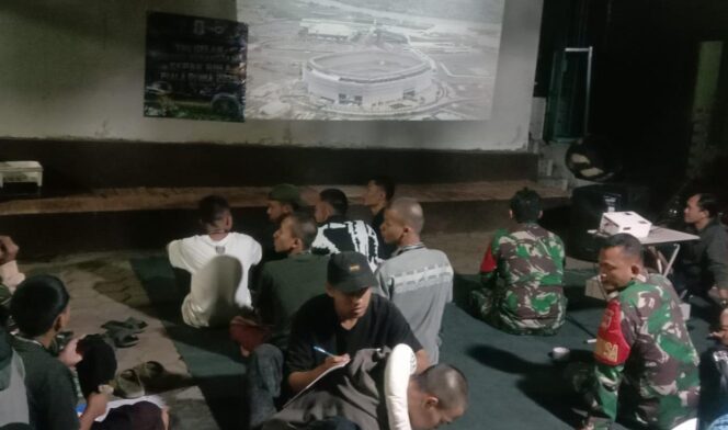 
					Babinsa Koramil Wonotunggal Perkuat Kedekatan dengan Warga Lewat Nobar Piala Dunia 2026