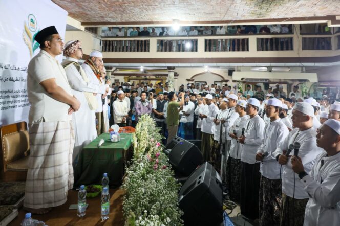 
					Haul Akbar Ponpes Al Marom Dongkrak Ekonomi Warga, Wagub Taj Yasin: Pedagang Semua Kebagian Rezeki