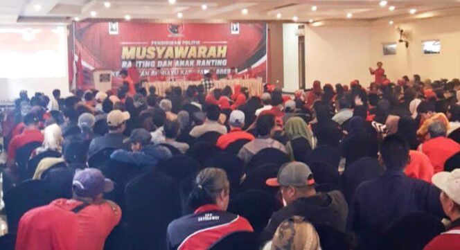 
					DPC PDI Perjuangan Brebes Kukuhkan 395 Pengurus Ranting dan Anak Ranting se-Kecamatan Bumiayu