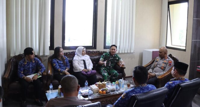 
					Kapolres Kendal Pererat Sinergi dengan Kodim 0715, Perkuat Kolaborasi Jaga Stabilitas Keamanan